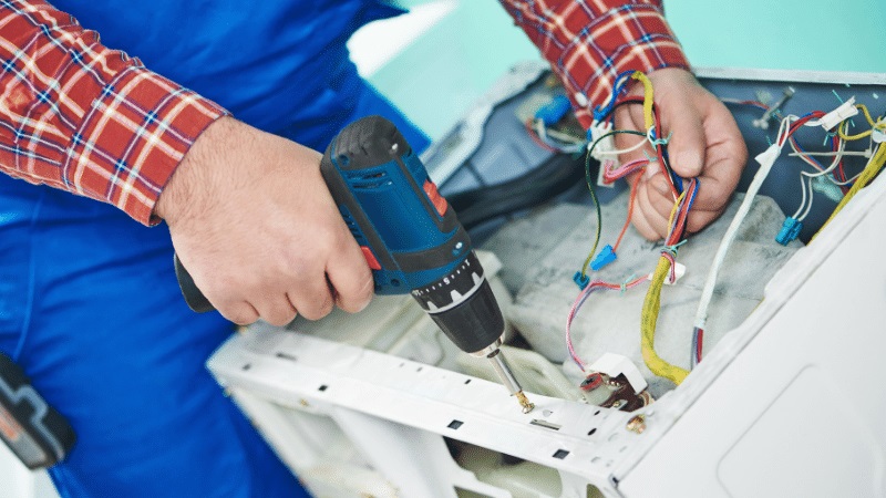 Köprübaşı Electrolux Electrolux çamaşır makinesi kart tamiri – Su almama arızası orijinal parça ile giderildi. - Teknik servis örneği